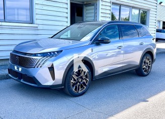 Photo du véhicule PEUGEOT 5008