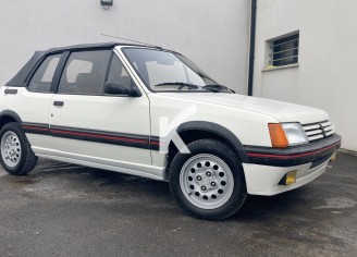 Photo du véhicule PEUGEOT 205 CABRIOLET