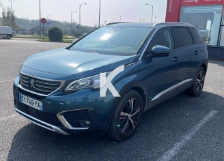Photo du véhicule PEUGEOT 5008